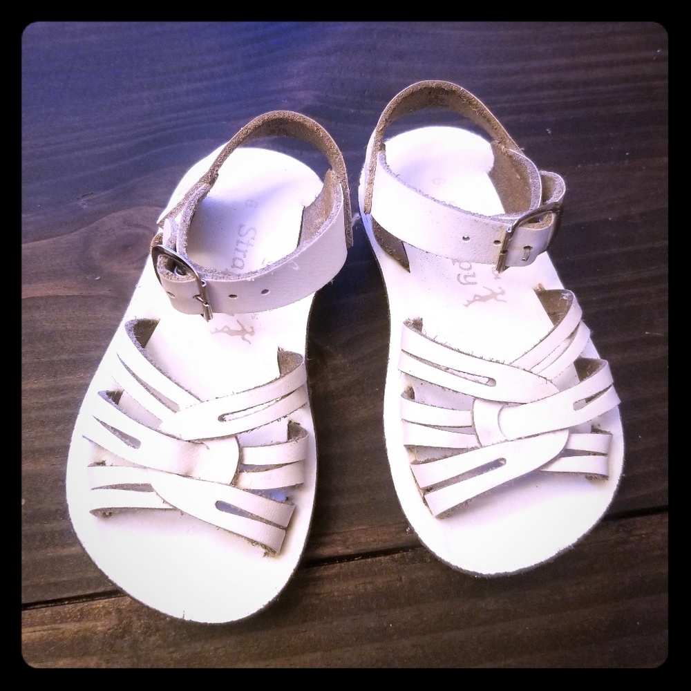 Strappy Sun San's